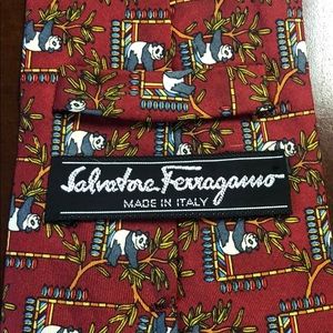 SALVATORE FERRAGAMO 100%Silk.